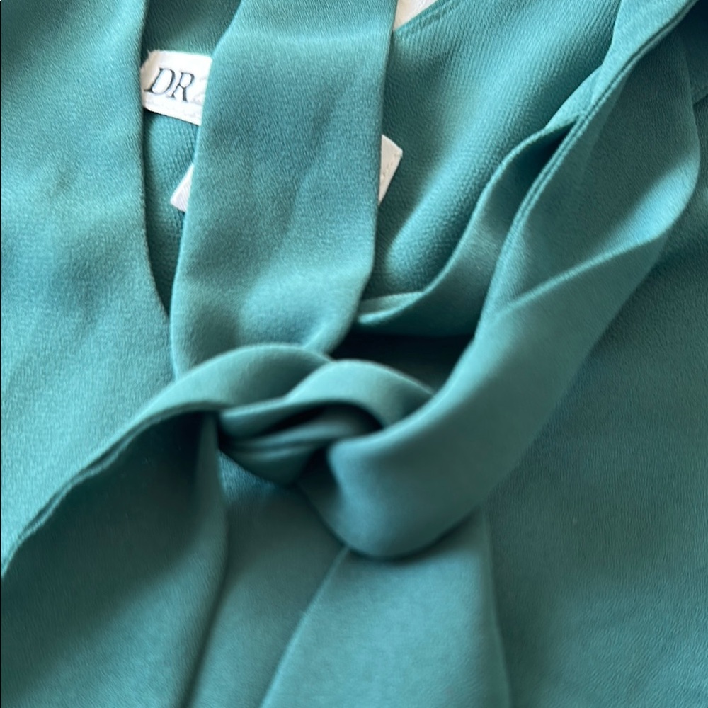 DR2 Teal Sleeveless Blouse . Flows great - Picture 6 of 6